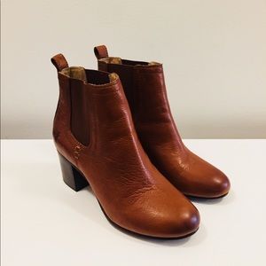 FRYE Stella Short Chelsea Boot (US size 6)